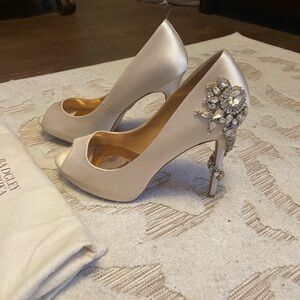Badgley Mischka Women's Dress
Pump, Ivory, Size 8
